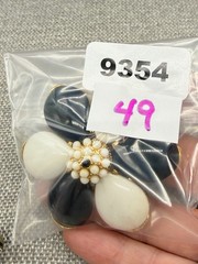 Vintage Selro Selini Brooch Black White Flower Gold Tone Signed 2 Inches