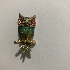 Bird Owl Yellow Green Enamel Rhinestone LIZ CLAIBORNE Vintage Gold Brooch M-6992