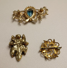 Lot Of 7 Gold Tone Vintage Brooches of various sizes materials, Rhinestones