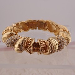 Vintage Camrose & Kross Gold Tone Pave Crystal Ribbed 6 3/4″ Bangle Bracelet