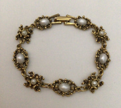 Victorian Style Enhanced Faux Pearl 8″ Jewelry Bracelet Antique Gold Tone