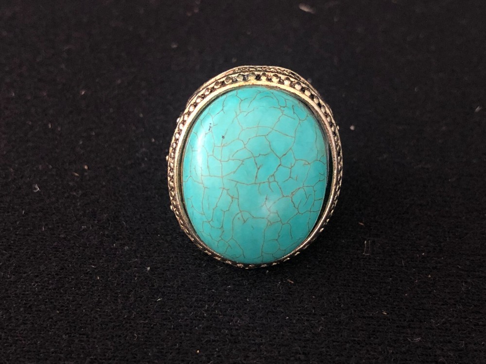 Vintage Ring, Oval shape Turquoise stone, Gold Tone, Size 7, Unknown Metal
