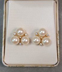 Vintage MARVELLA Goldtone FAUX PEARL CLUSTER & RHINESTONE Pierced EARRINGS