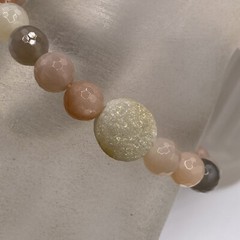 Druzy Stone Bracelet Neutral Color Faceted Gemstone Beads Stretch Chakra 6.25″