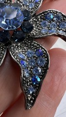 MODERN BROOCH PIN BLUE RHINESTONE DARK SILVER TONE COSTUME JEWELRY WOW 💙