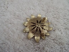 KC Goldtone Rhinestone Red Flower Pin (J46)