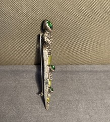 Vintage Miracle Scottish Sgian Dubh Brooch Green Faux Agate Kilt Pin Dagger