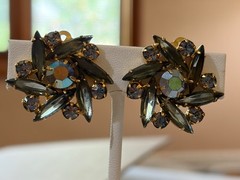 Vintage TARA by D&E Juliana Clip Earrings Gray Navette AB Rhinestones 1”