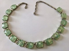 VINTAGE SIGNED CORO GREEN CONFETTI LUCITE THERMOSET NECKLACE