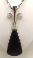 Vntg 1974 Avon Ebony Teardrop Pendant Necklace Silver Tone 24″ Chain Book Piece