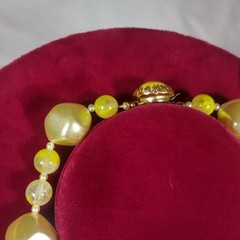 VTG Yellow Bead Necklace Shiny Iridescent 21″ Marked Japan Women’s 1pc Gold Tone