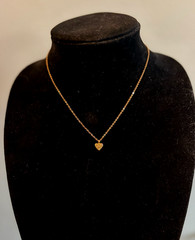 vintage Avon faux pearl Heart Pendant necklace, gold tone (17 inch)