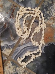 Vintage 1960’s-70’s Sun Bleached White Conch Shell Tassel 36″ Necklace