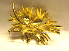 Vintage Gold-Tone Flower Brooch – Great Addition to any Jewelry collection