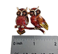 Vintage Liz Claiborne Owls Brooch Stone Enamel Gold Tone Bird Animal Signed