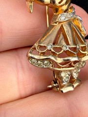 Vintage Rhinestone Brooch Figural Gold tone Woman with Flowers READ