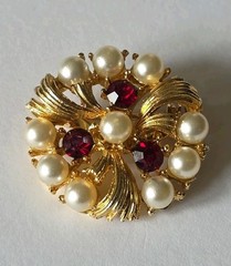 Vintage Red Rhinestone Faux Pearl Swirl Round Gold Tone Brooch