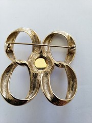 UNSIGNED MONET? PIN Gold tone and red setting pin brooch Vintage Good quality