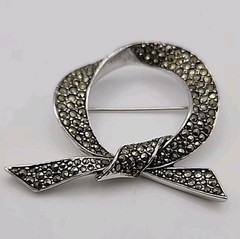 Vintage Pave Markasite Rhinestone Silver Tone Bow Tie Loop Q Retro Brooch Pin
