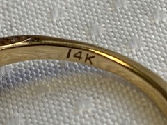 Vtg 14K Yellow Gold Ring 2.9g Fine Jewelry Size 6.25 Band Emerald Color Stone