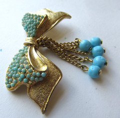 Vintage Turquoise Blue Glass Gold Tone Signed HOBE BOW BROOCH Dangle Drop