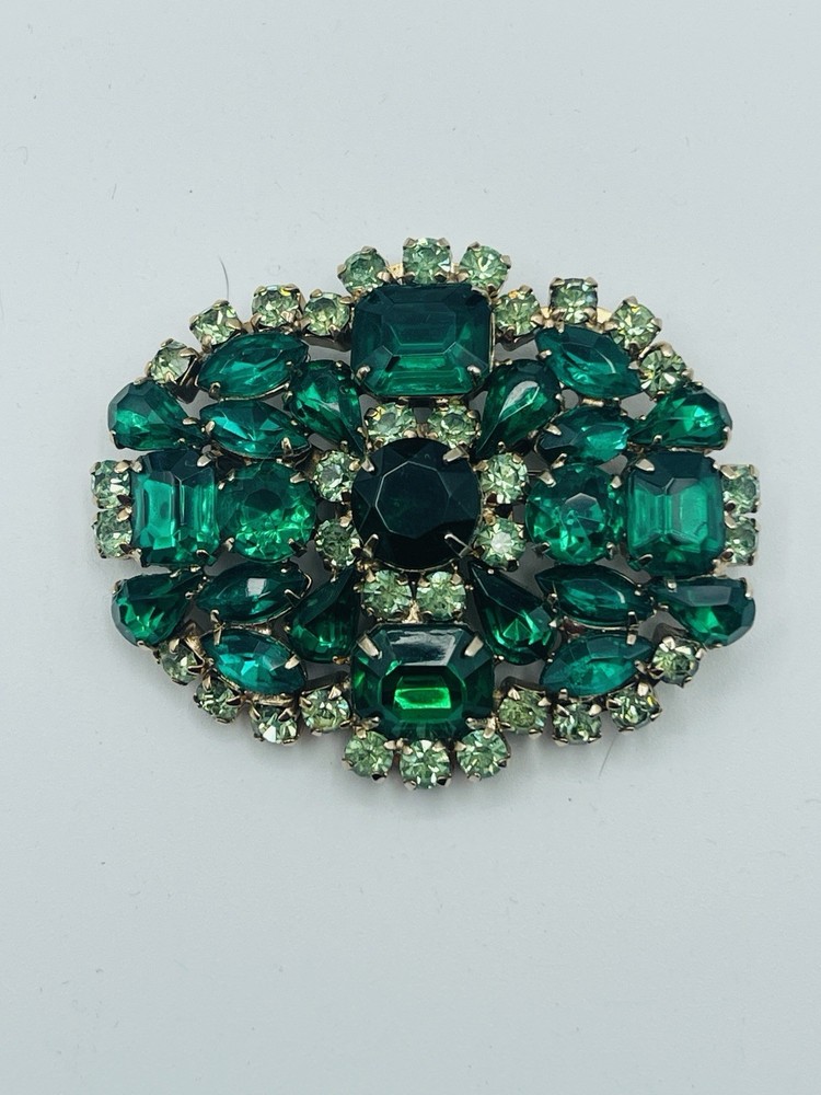 Vintage Unsigned Silver Tone Brooch w/Emerald & Lime Green Prong Set Crystals