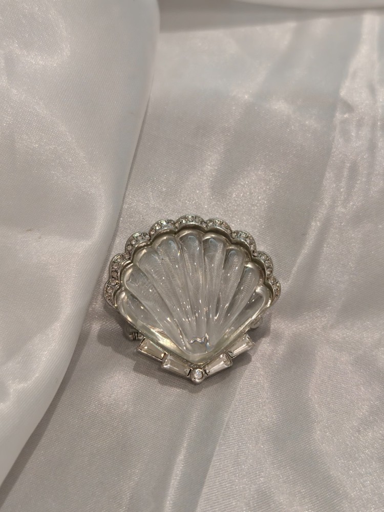 Trifari Clear Crystal Shell Brooch – Vintage Rhinestone Seashell Pin