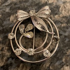 Vintage Sorrento 1.5” Sterling Spun Silver 925 Filigree round bow & rhinestone