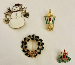 Lot of 4 Vintage Christmas Holiday Brooches Pins Jewelry Snowman Wreath Candles