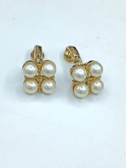 Vintage Crown Trifari Gold Tone Twist Faux White Pearl Clip On Earrings 1/2″