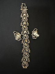 Vintage Gold Coro Red Aura Borealis Bracelet And Clip On Earring Set.