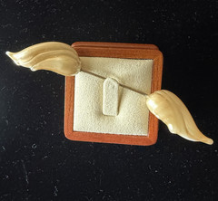 Vintage 1940’s Jabot Pin Lucite Plastic Resin Shell? Winged Victory Ivory Lovely