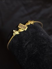 Vintage Gold Tone Ivy Leaf Hinged Bangle Bracelet Engraved AES Monogram 7″