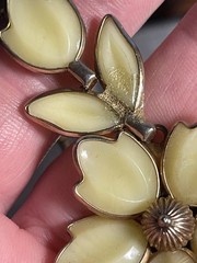Vintage Signed Crown TRIFARI Poured Glass Bezel Flower Necklace 15.5″ pls read