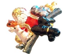 SANTA CHRISTMAS BROOCH! Holiday Figural Pin/Accessory. Adorable Nature Scene!