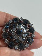 VTG STYLE DOMED 1.75”D BROOCH PIN SILVER TONE BLUE SAPPHIRE BLUE RHINESTONES