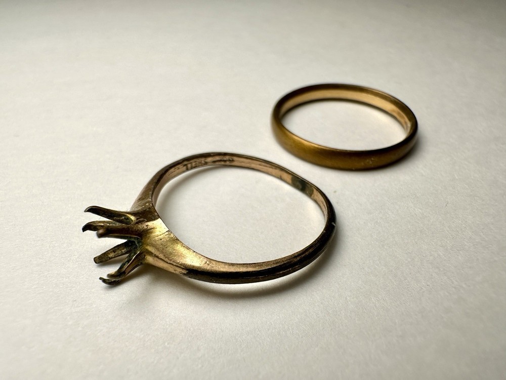 2 Vintage Gold Shell Rings, Unknown Sizes & No Stone