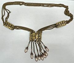 Vintage Signed Sweet Romance USA 32IN rhinestone And Pearl Necklace Leaf Details