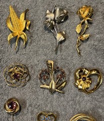 Vintage Brooch Lot Of 21 Brands Are Avon And Unbranded Sizes Range From 1 To 4in