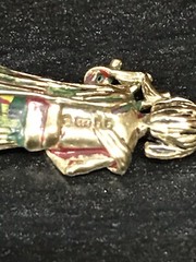 9K Vtg Scottish Full Highland Dress Enamel Bag Piper Kilt Charm Pendant 3.0 Gr