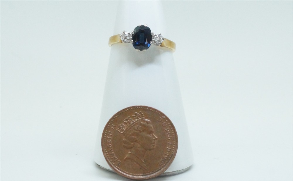 VINTAGE ENGLISH 18K GOLD NATURAL SAPPHIRE & DIAMOND 3 STONE TRILOGY RING c1980