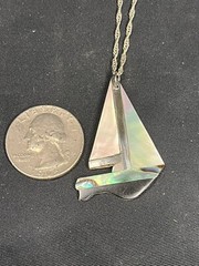VINTAGE 925 STERLING SILVER MOP INLAYED SAILBOAT PENDANT ON 20” 2MM CHAIN