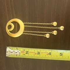 VTG Tona Brooch Signed 4″ Brushed Gold Tone Circles & Charms Dangling Chains