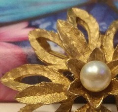 Vintage Jewelry: 45mm Revitalized Gold Tone Faux Pearl Brooch 03-04-2020
