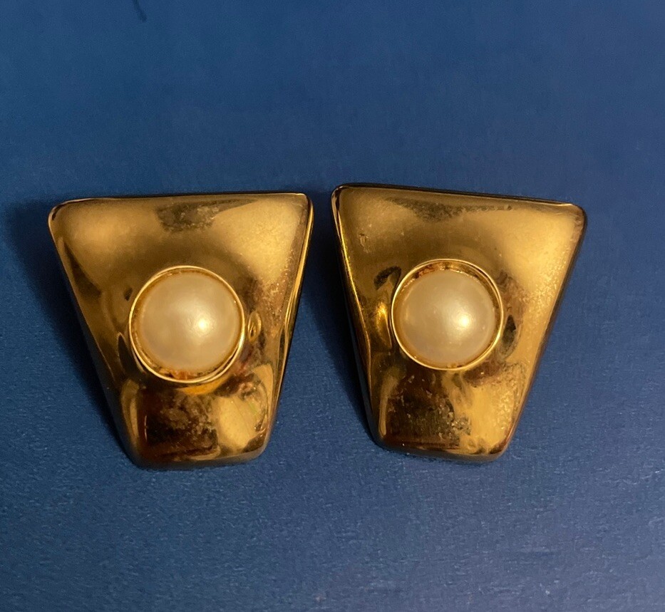 Vintage Gold Trapezoid Pearl Clip Earrings 0.9 Inch