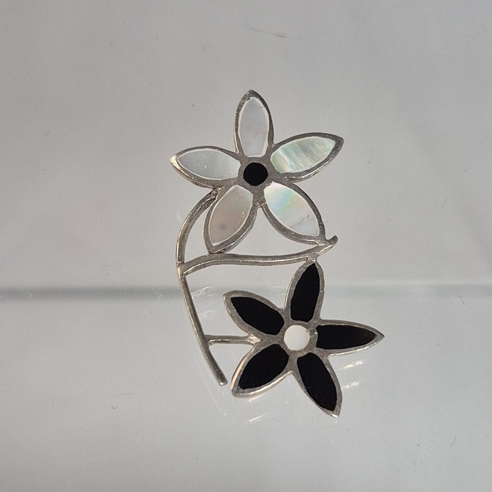 Vintage Sterling Silver 925 Flush Inlay Onyx & MoP Flower Daisy Pendant