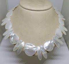 JTV White South Sea Mother-of Pearl Graduated Bib Collar Necklace ~ 18″