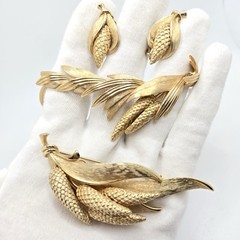 Vintage Brushed Gold Tone Leaf and Wheat Necklace, Brooch & Earrings Set