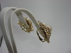 VINTAGE 1970-80’S ERA BLACK ENAMEL & FAUX PEARL BROOCH & EARRINGS SET!