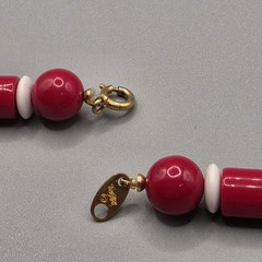 Trifari Vintage Red White Beaded Necklace Gold-Tone Jewelry Elegant Signed 25″
